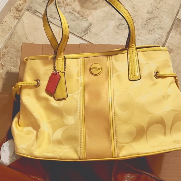 Coach Yellow Signature Stripe Carryall! 💛⭐ - Picture 2 of 3